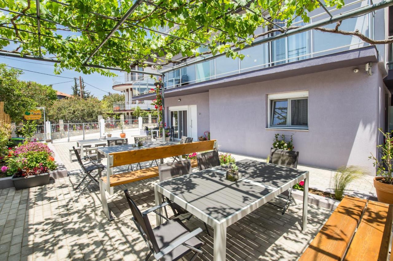 Linden Apartments Potos Eksteriør billede